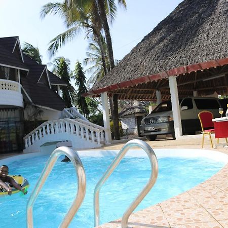 Room In Guest Room - A Wonderful Beach Property In Diani Beach Kenyaa Dream Holiday Place Mombasa Exterior photo